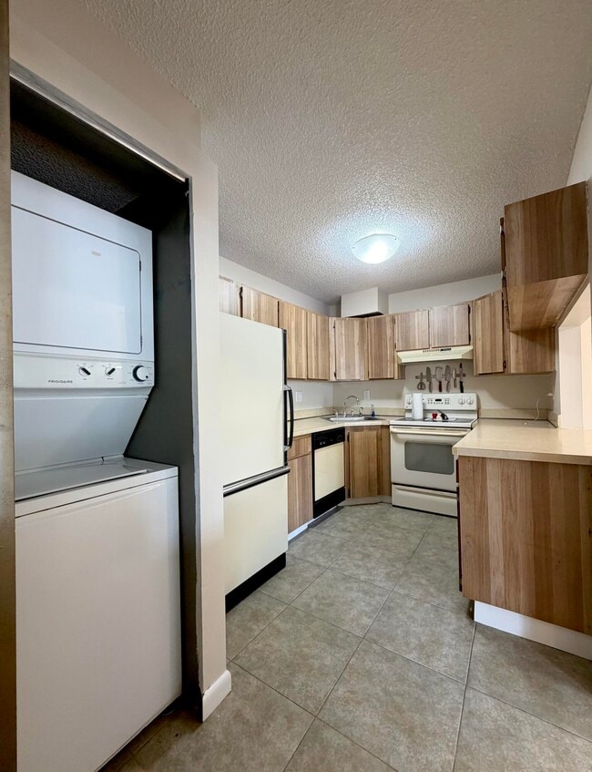 Foto del edificio - 2575 Pine Ridge Way S