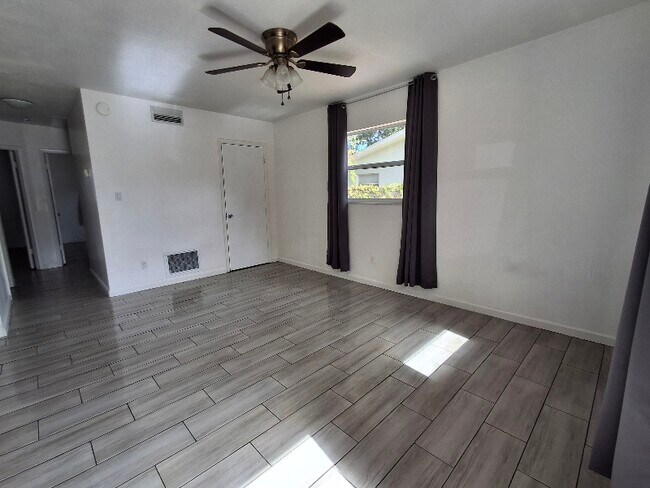 Foto del edificio - 6477 146th Ave N