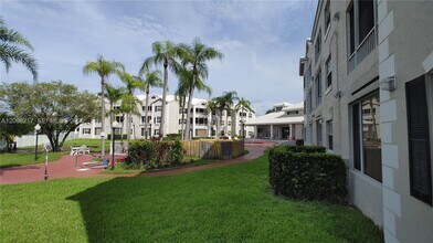 Building Photo - 2850 N Oakland Forest Dr