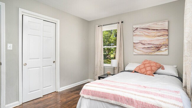 Building Photo - Woodfin - furnished