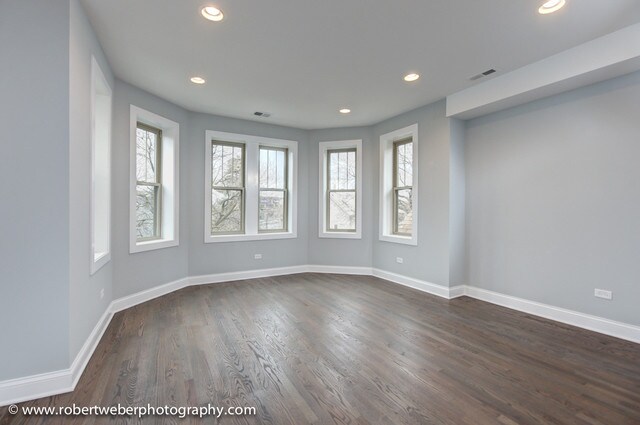 Foto del edificio - 2329 W Barry Ave