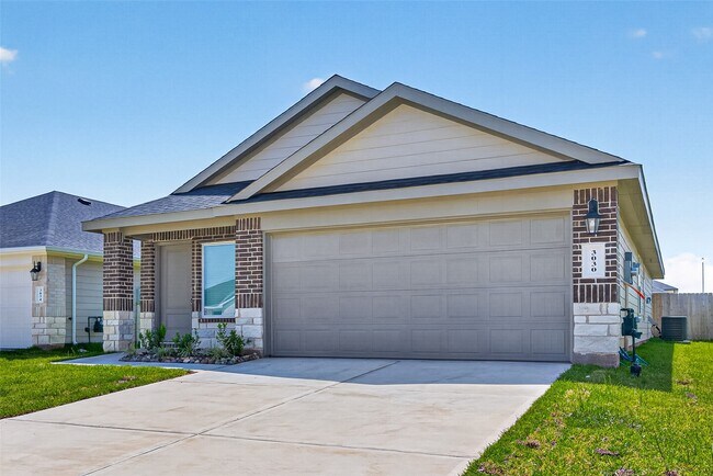 Building Photo - 3030 Lake Crest Dr