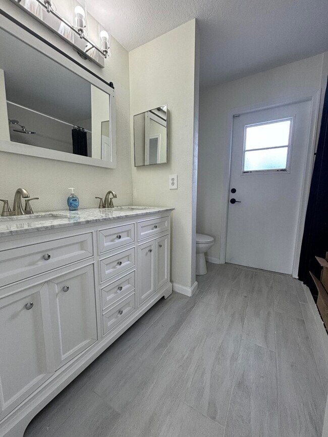 Building Photo - 2109 SE Trillo St