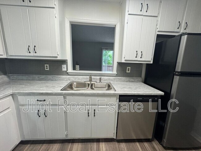 Building Photo - 5794 Sheldon Ct