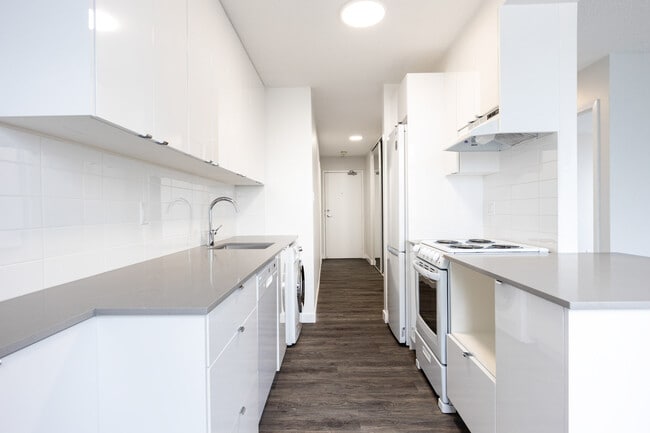 Building Photo - Central Plaza