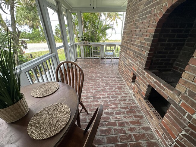 Foto del edificio - 4490 NE Indian River Dr