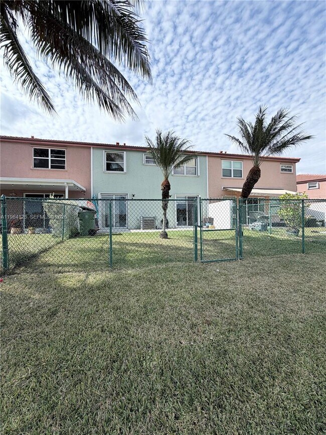 Foto del edificio - 15102 NW 7th Ct