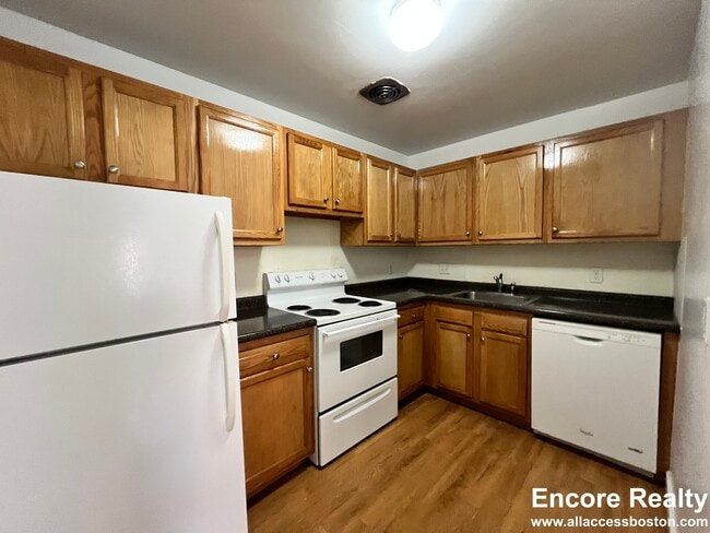 Building Photo - 309 Tappan St