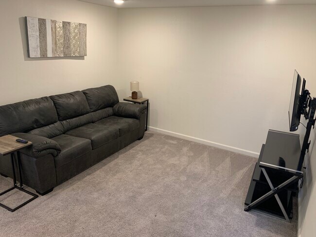 Photo - Laurel Lane Apartment