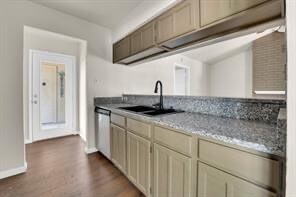Photo - 728 Woodland Ct