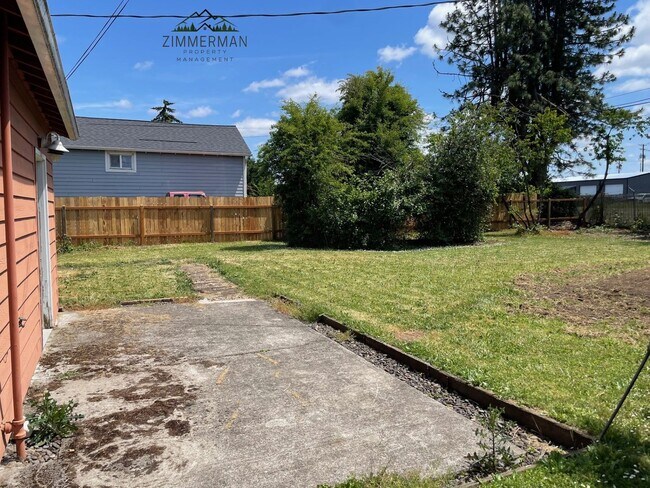 Foto del edificio - Newly remodeled house in a quiet neighborhood in Springfield