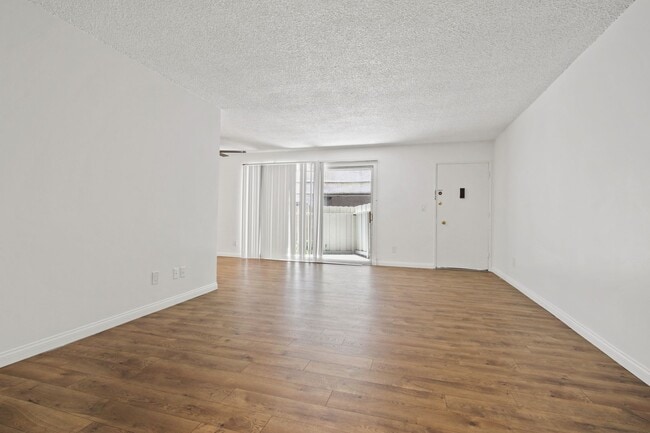Building Photo - 3625 Mentone Ave