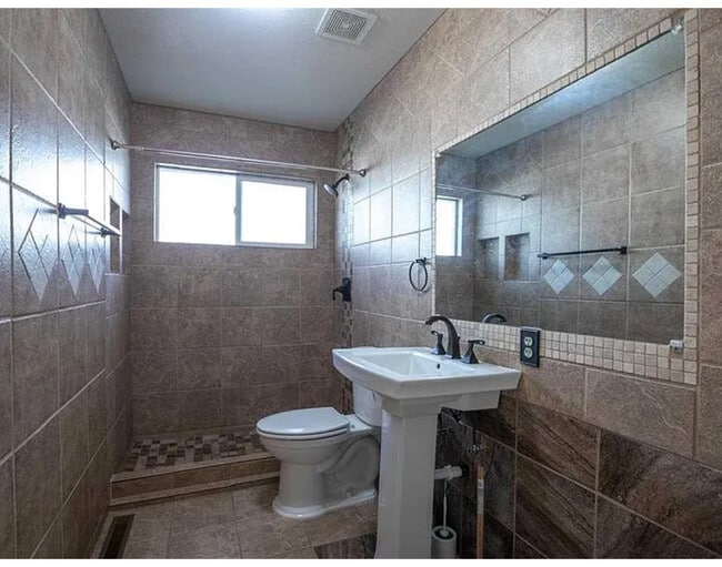 Foto del edificio - 1709 N 26th St