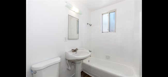 Foto del edificio - 4117 W 166th St