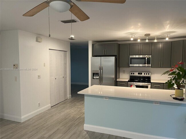 Building Photo - 4210 SW 82nd Way