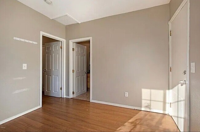 Foto del edificio - 658 Sheridan Way