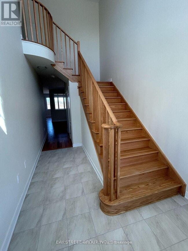 Building Photo - 26 Aviron Cres