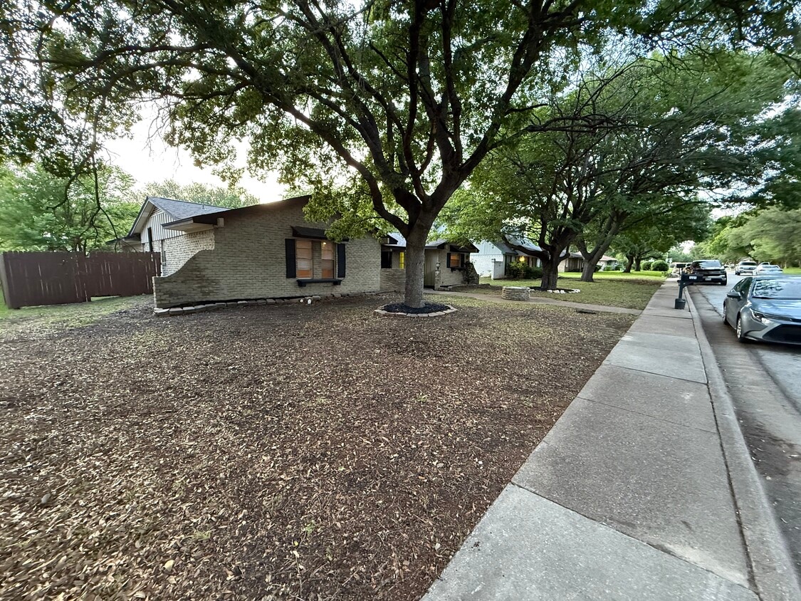 Primary Photo - 1221 Holt Ave