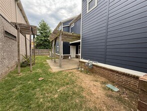 Building Photo - 570 N Tennyson Ln