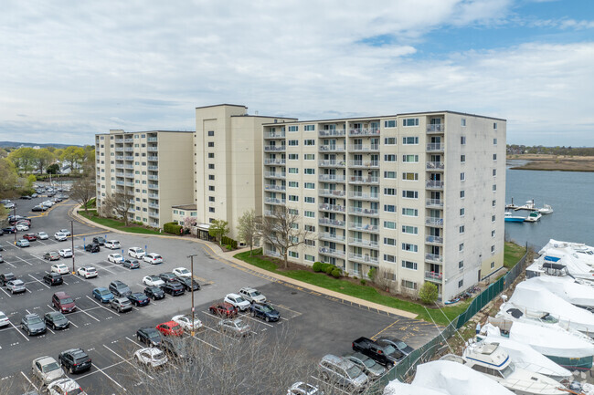 Building Exterior - Captain Cove's Condominiums