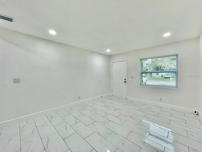 Building Photo - 5019 S 86th St