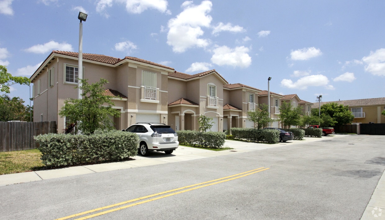 Building Photo - Cristal Villas