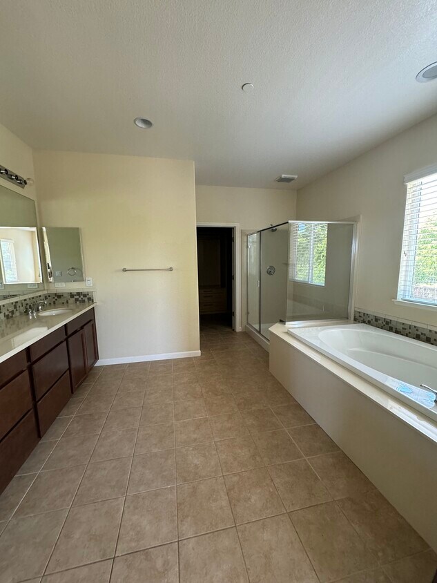 Primary Photo - 1422 Stewart Dr