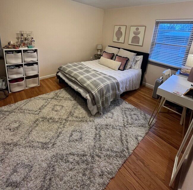 Dormitorio - 810 Ellison Ave