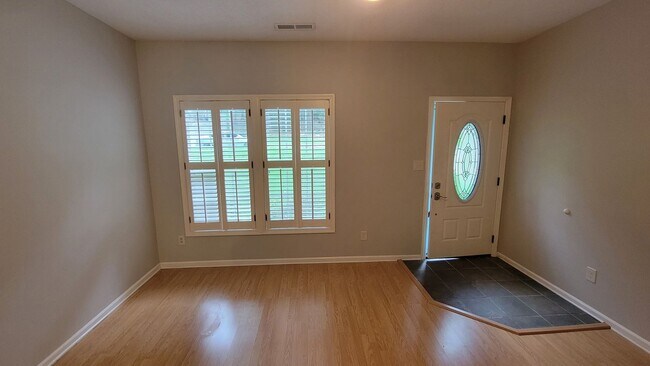 Building Photo - 328 Glencoe Dr