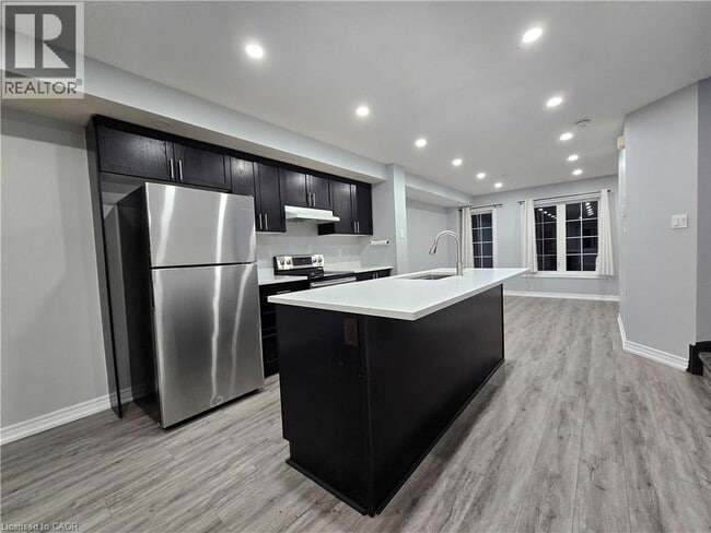 Building Photo - 404 Linden Dr