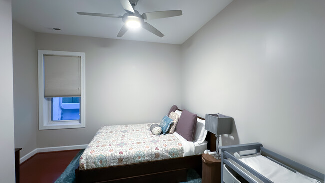 Dormitorio 2 con cama Queen - 158 R St NE