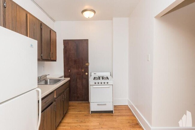 Foto del edificio - 1 bedroom in Chicago IL 60657