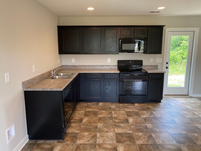 Foto del edificio - Home for rent in Talladega!!!! Available t...