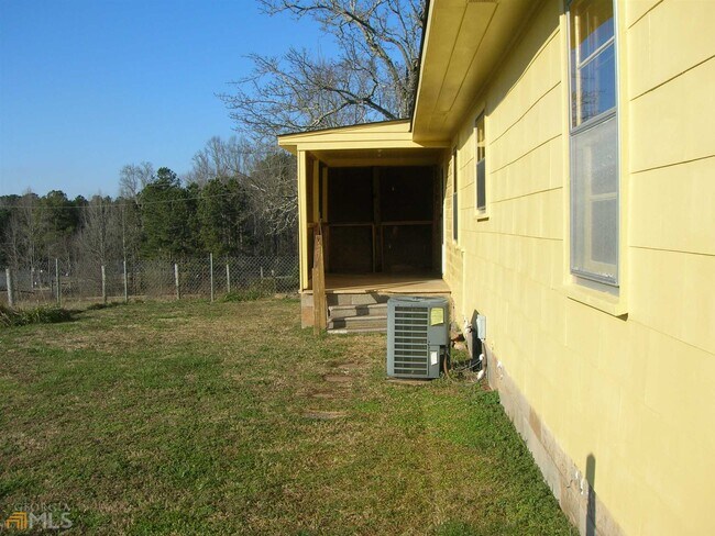 Building Photo - 126 Oak Lake Rd