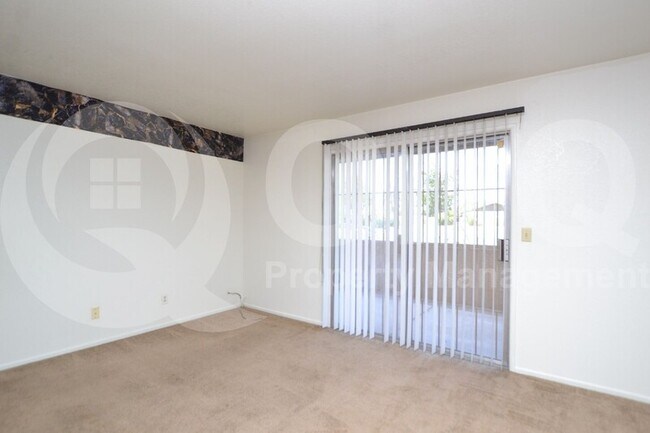 Foto del edificio - 520 N Stapley Dr