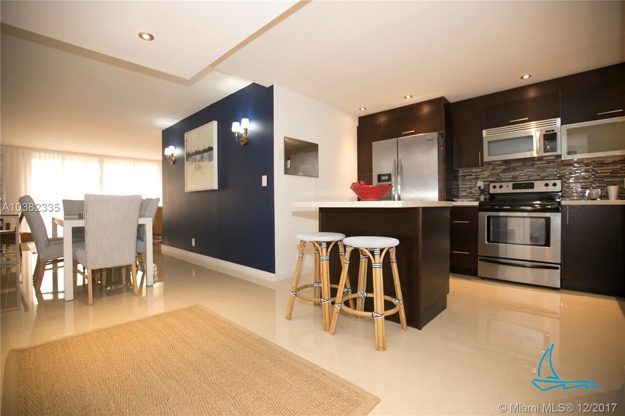 Foto principal - 8877 Collins Ave