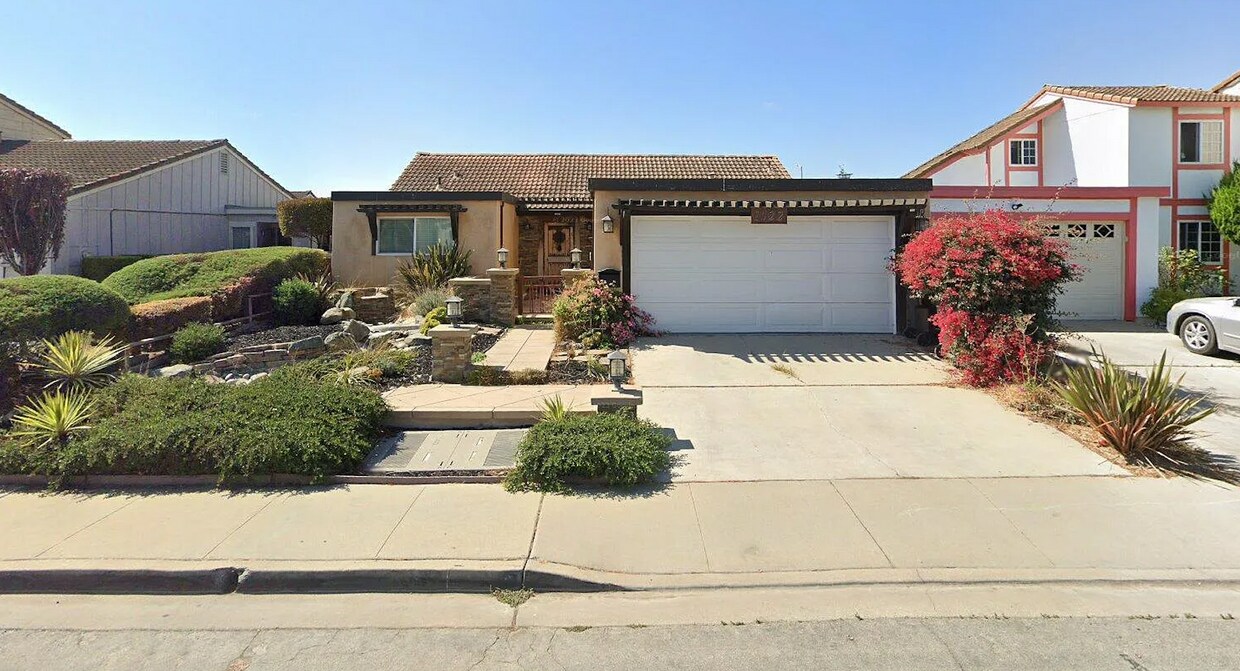 Primary Photo - 1522 Barcelona Cir