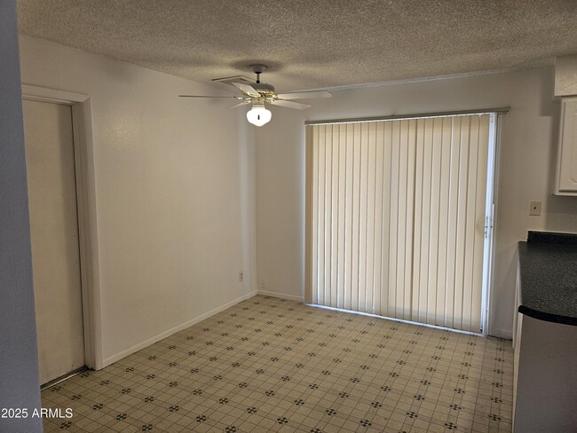 Building Photo - 525 S Rogers