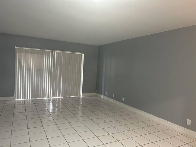 Foto del edificio - 729 Lori Dr