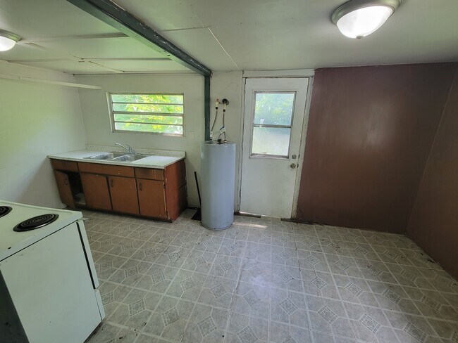 Foto del edificio - 14052 Railroad Ave