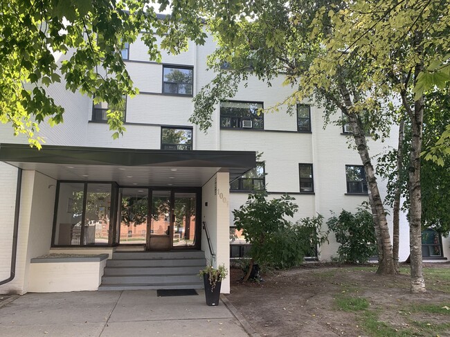 Building Photo - 1001 O'Connor Dr