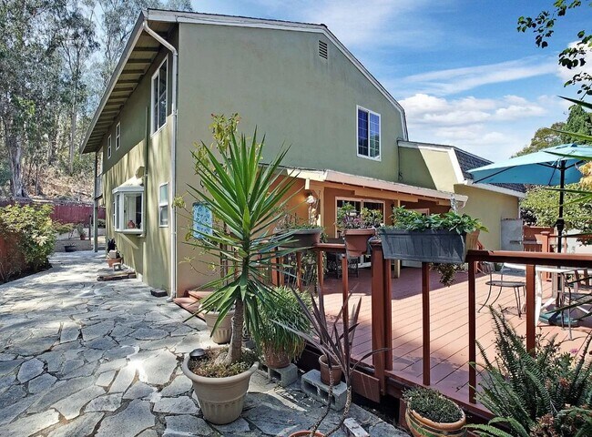 Foto del edificio - 405 Cunningham Way