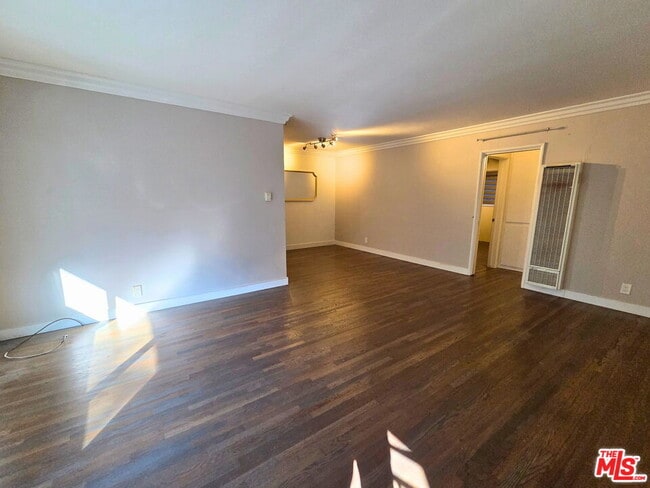 Foto del edificio - 7621 Hampton Ave