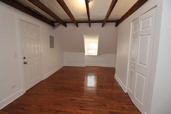 Foto del edificio - 1362 N Bosworth Ave