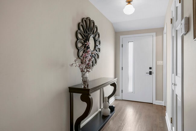 Building Photo - 555 Orienta Ave