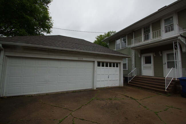 Building Photo - 2523 1/2 LeClaire St