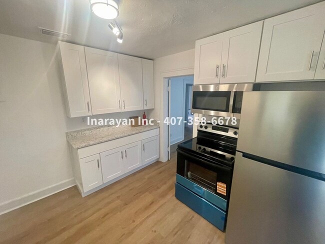 Building Photo - Newly Remodeled 2/1 House with cozy porch