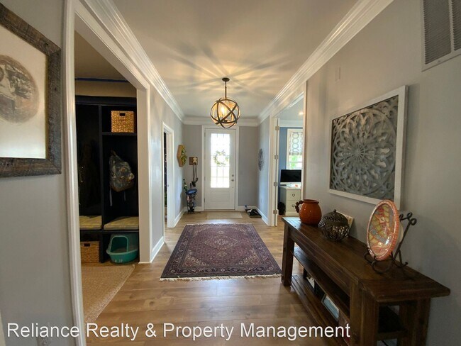 Building Photo - 5 br, 3.5 bath House - 8633 Belle Grove Way