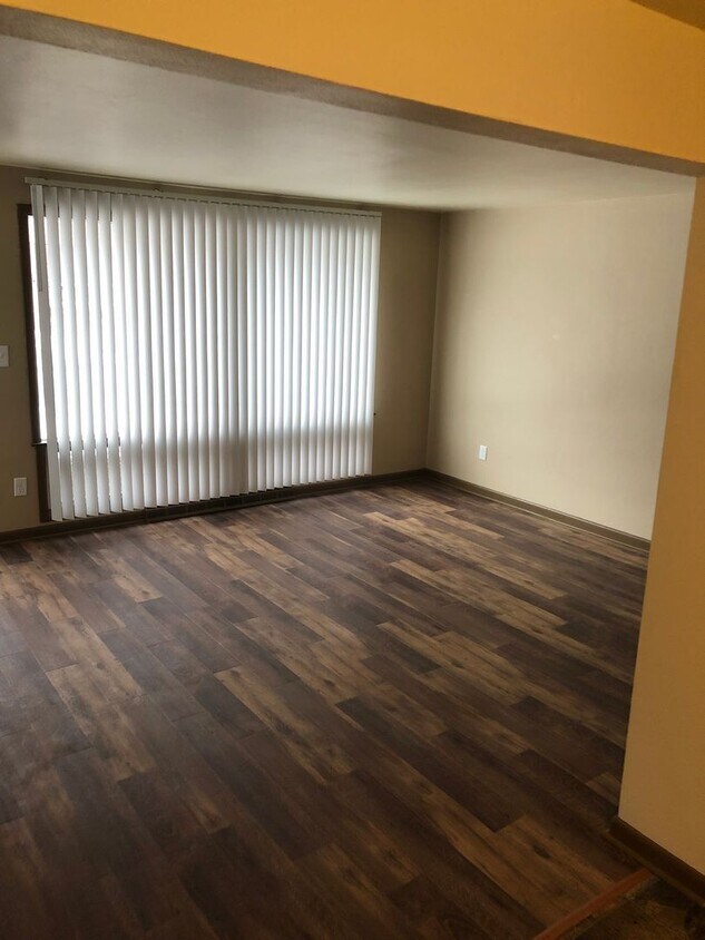 Primary Photo - 205 RIVER LN