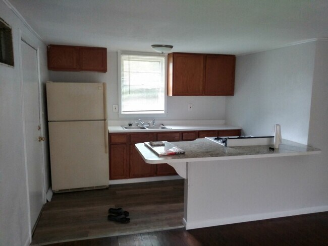 Kitchen - 822 S Woodland Ave
